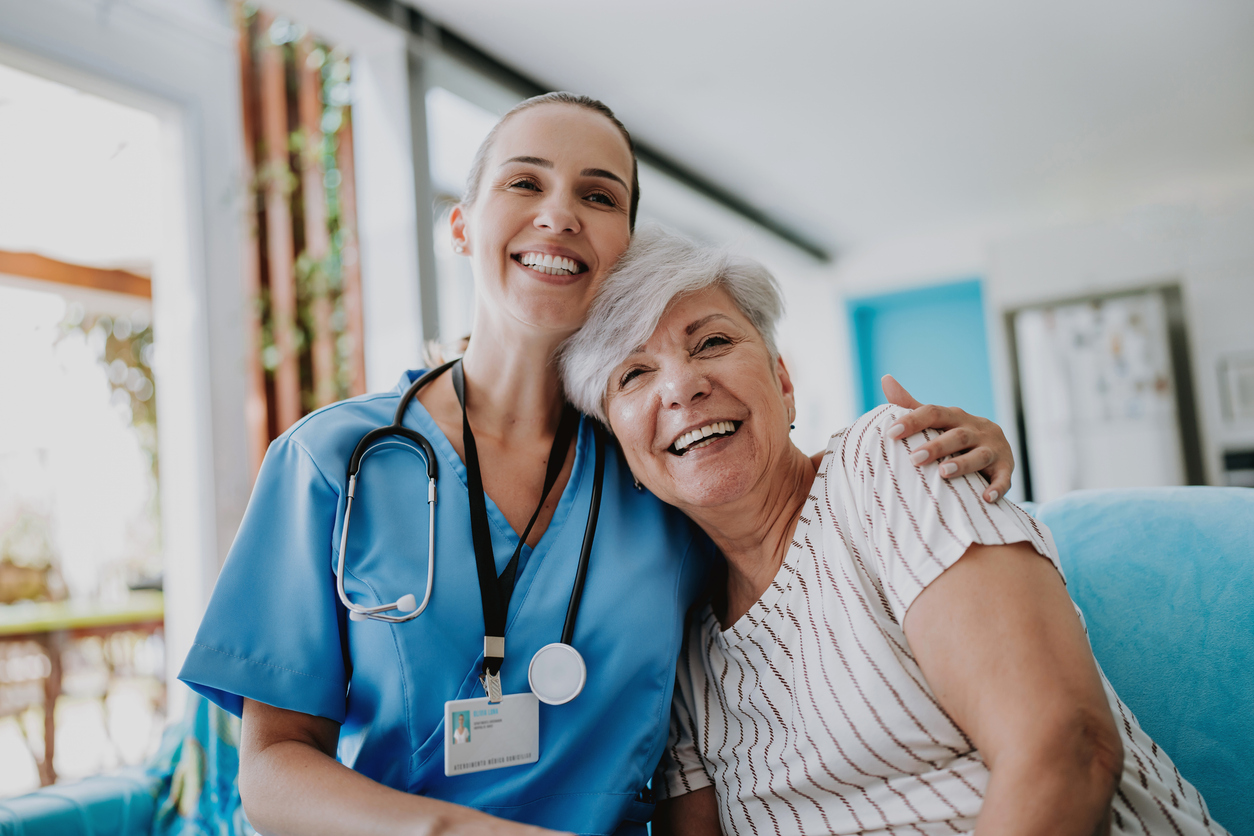 Elder woman smiling while displaying the benefits of housecalls vs. urgent care